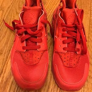 Nike men’s red huaraches